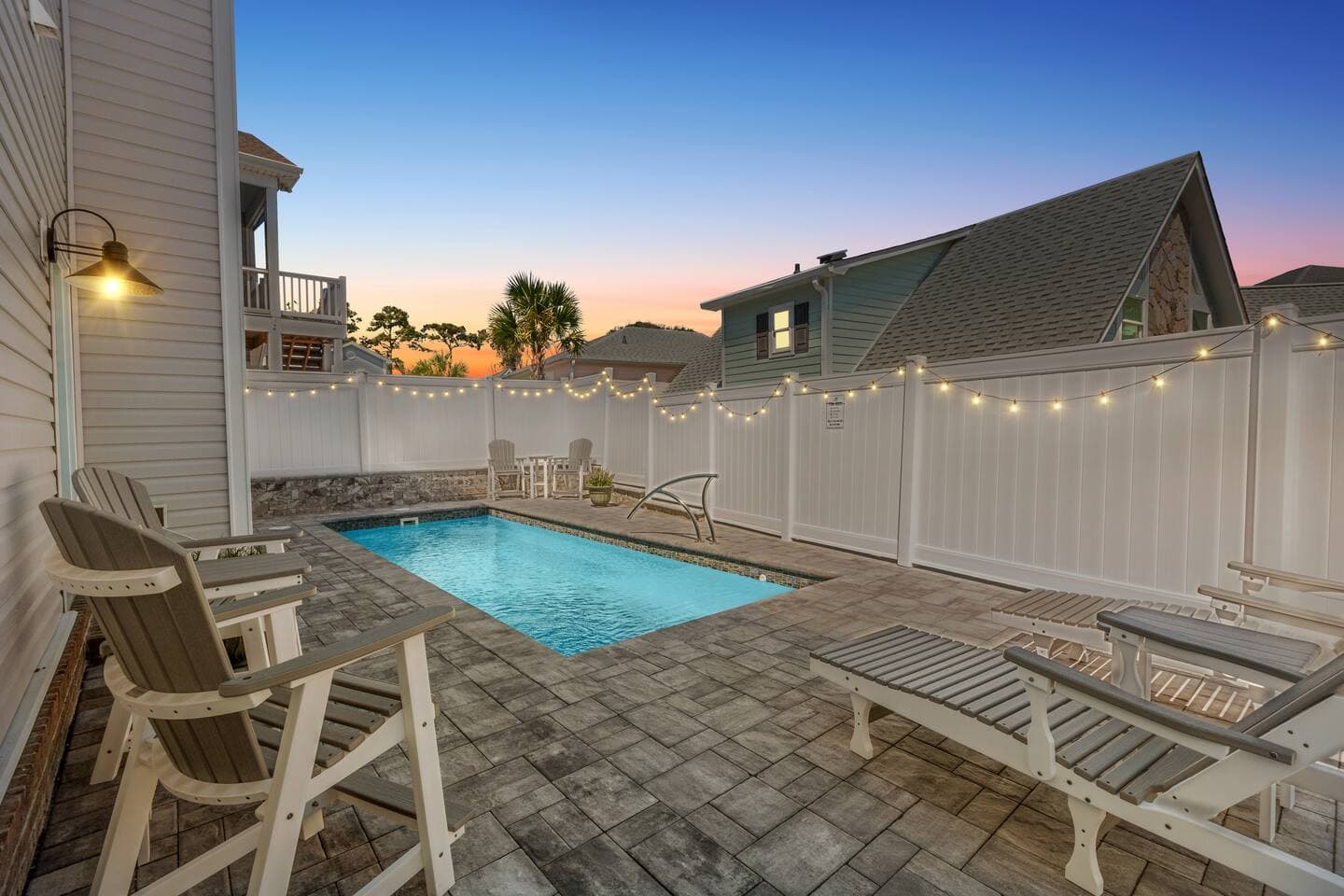 Par4Shore ~ Golf Cart ~ Heated Pool ~Walk to Beach